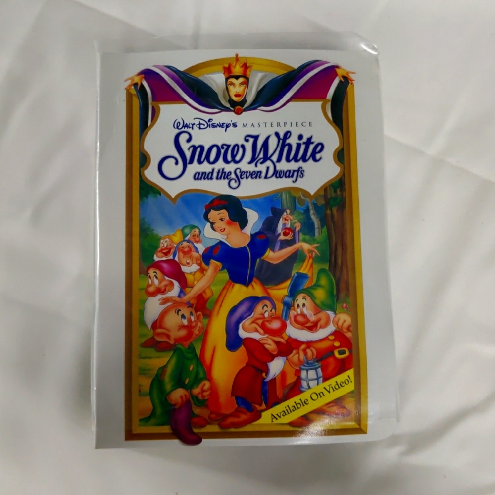 1996 Happy Meal: Disney's Masterpiece collection #5 Snow White